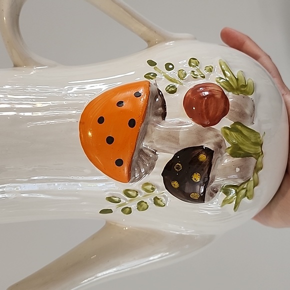 Vintage Merry Mushroom teapot - Picture 5 of 10